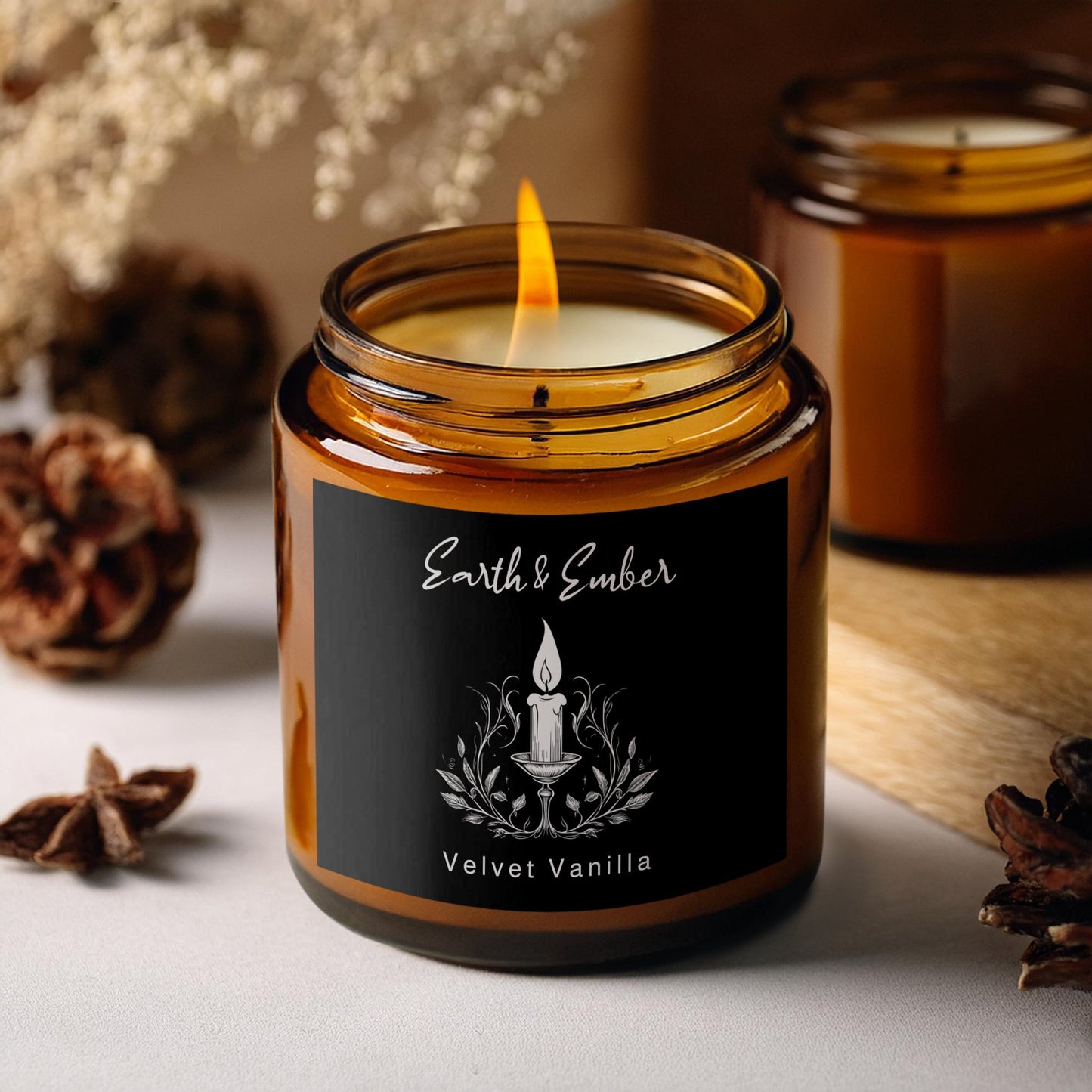Velvet Vanilla Scented Amber Candle Image 2